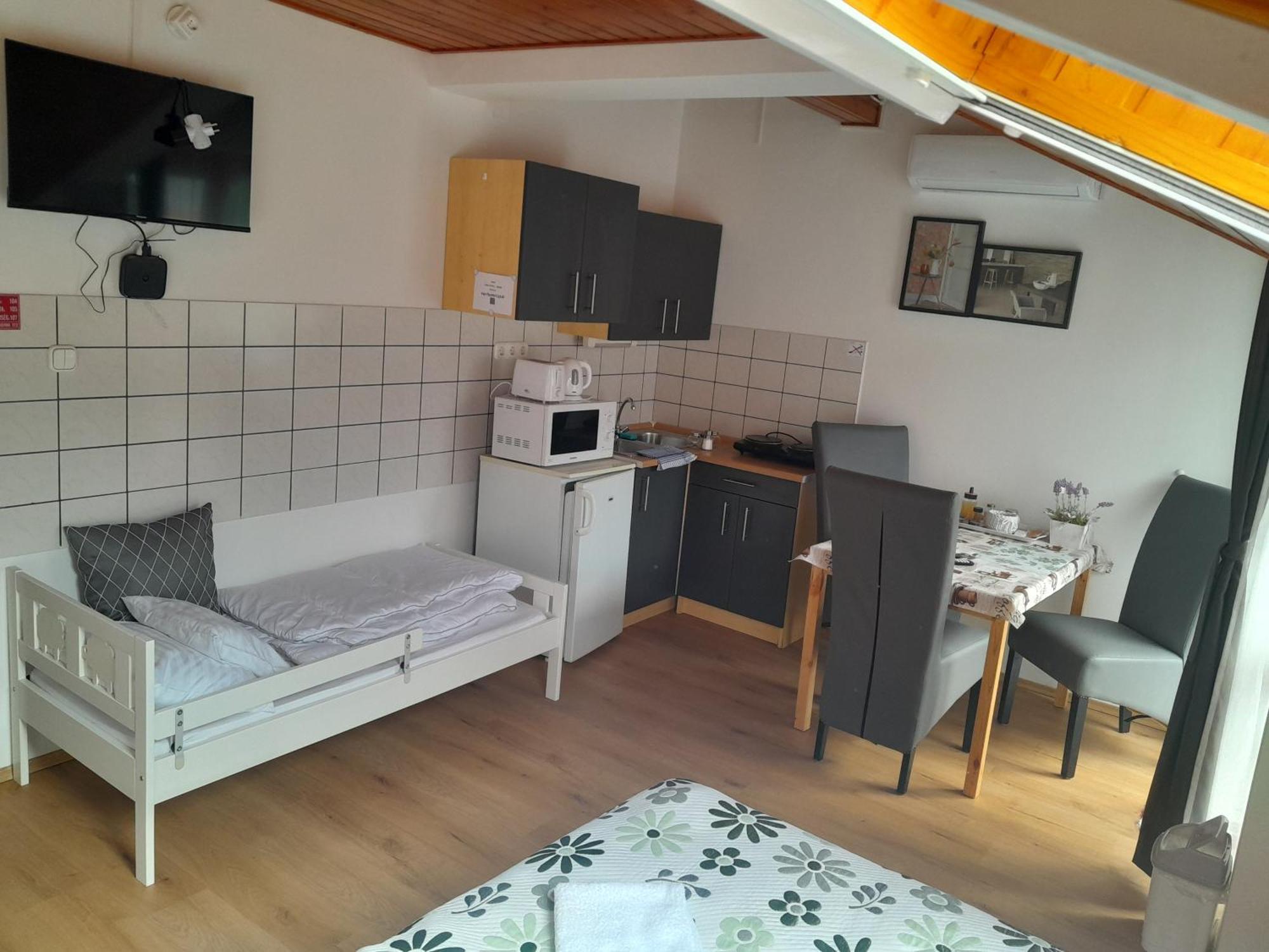 Nyirfa Apartmanhaz ซาลาคาโรส ภายนอก รูปภาพ