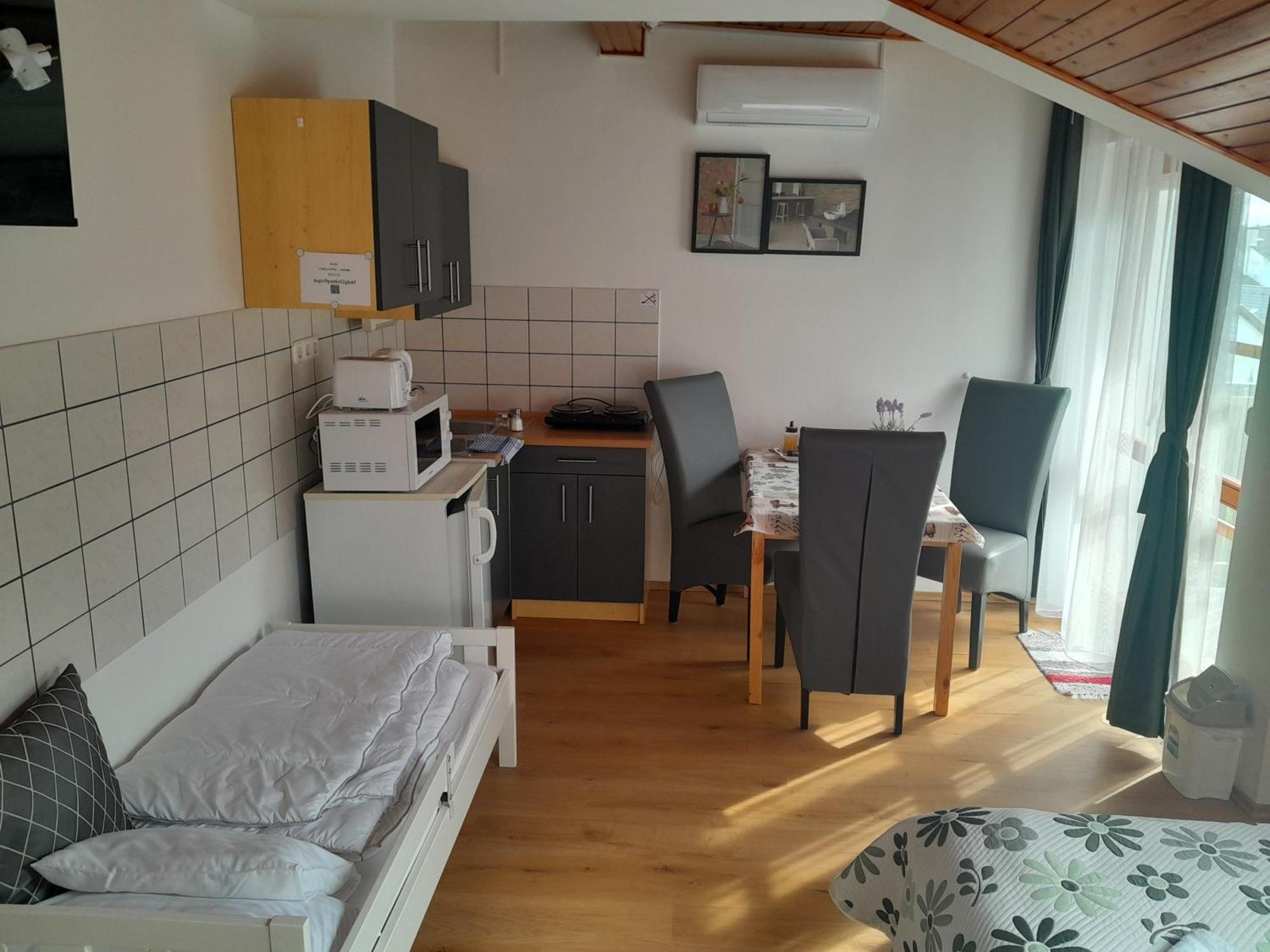 Nyirfa Apartmanhaz ซาลาคาโรส ภายนอก รูปภาพ